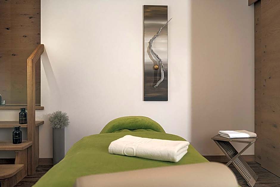 Hotel Norica - Thermenhotels Gastein mit dem Bademantel direkt in die Therme