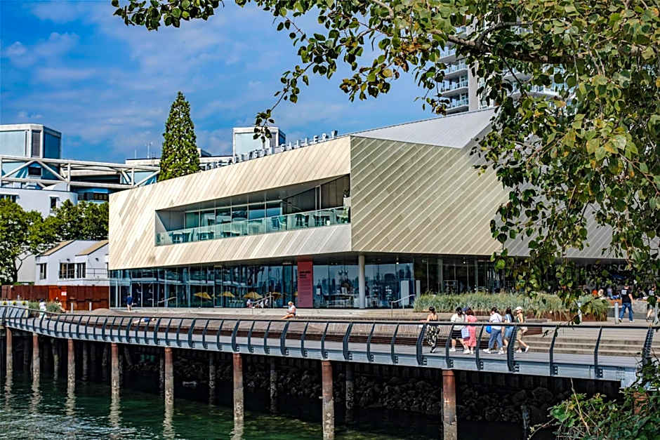 Coast Lonsdale Quay Hotel