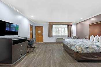 Deluxe King Suite