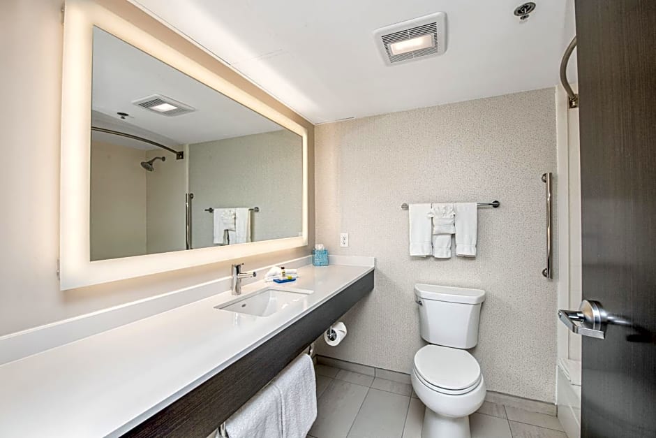 Holiday Inn Express - Delafield, an IHG Hotel