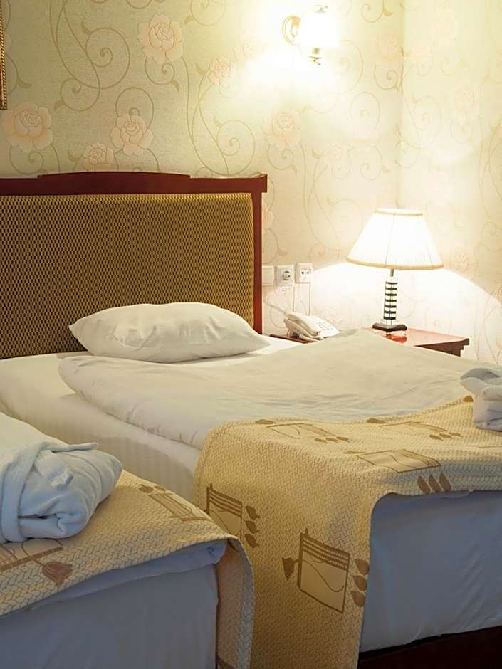 Golden Valley Hotel