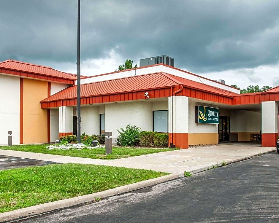 Quality Inn & Suites Kansas City I-435n Near Sports Complex
