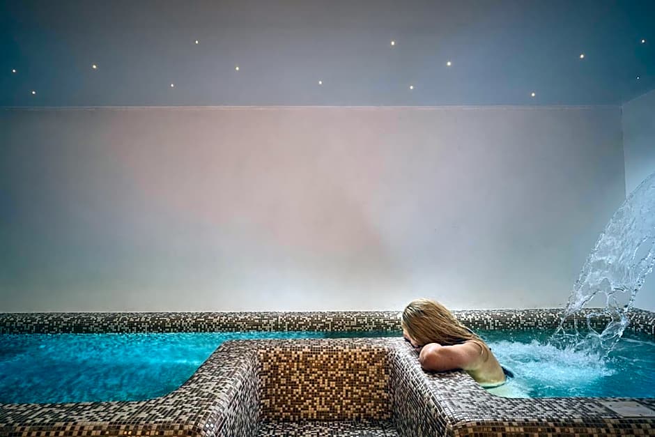 Alleys All-Suite Hotel & Spa