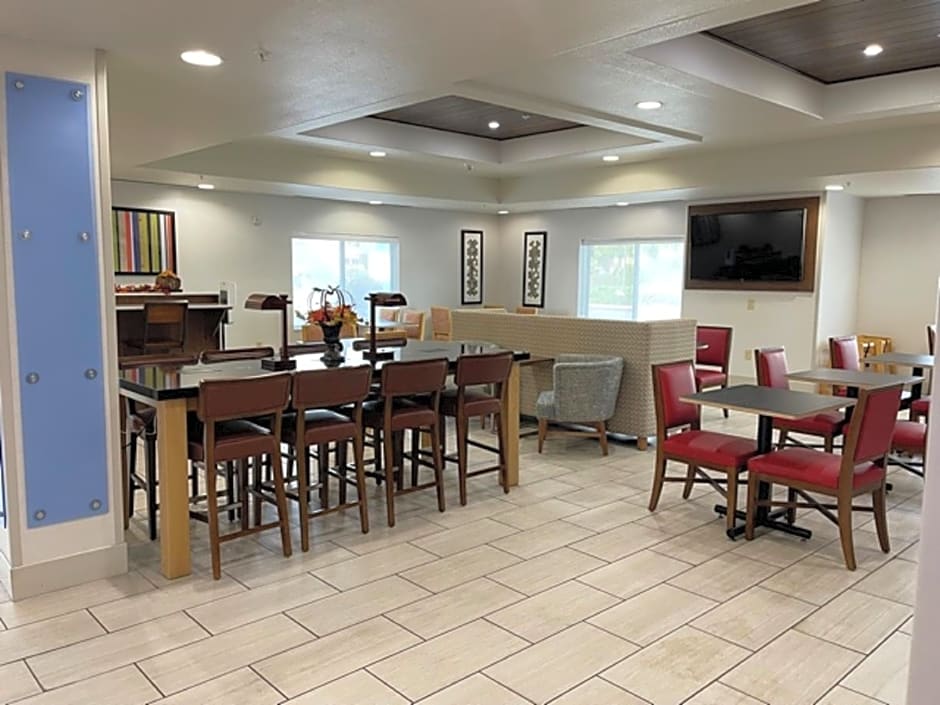 Holiday Inn Express Hotel & Suites Lewisburg