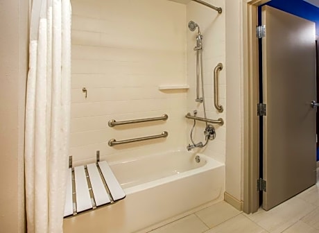 King Suite - Mobility Accessible Tub