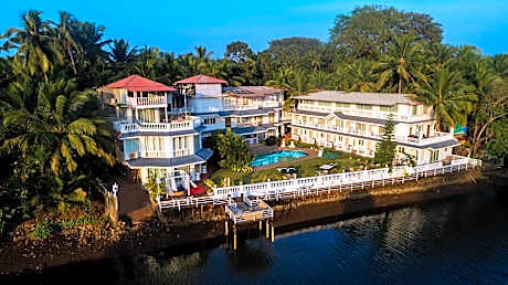 Stonewood Riverfront Resort, Siolim