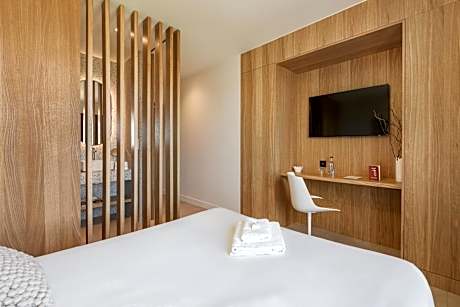 Cozy Double Room - Sea Side