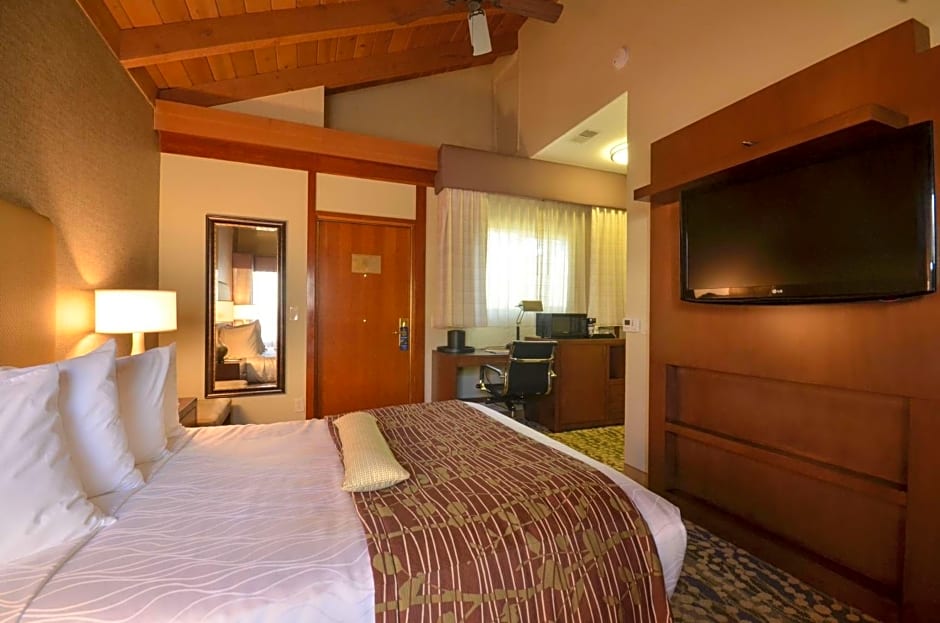 Best Western The Inn & Suites Pacific Grove