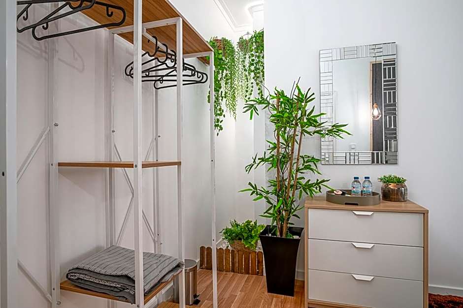 Avenue View Rooms - Guest House