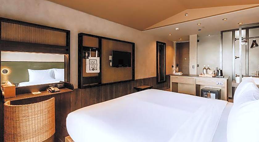 The Funny Lion - El Nido