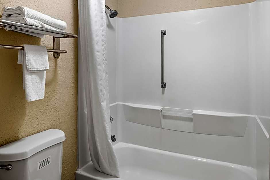 Suburban Studios Hotel Kingsland Near I-95