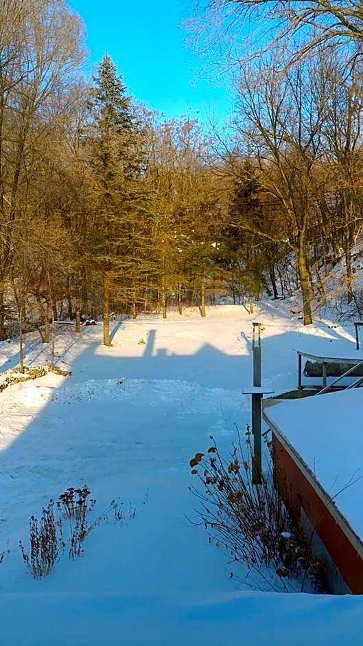 The Burlington Hotel & Bar - Alma WI