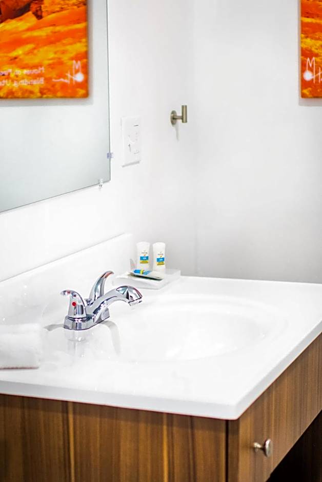 Blue Sage Inn & Suites