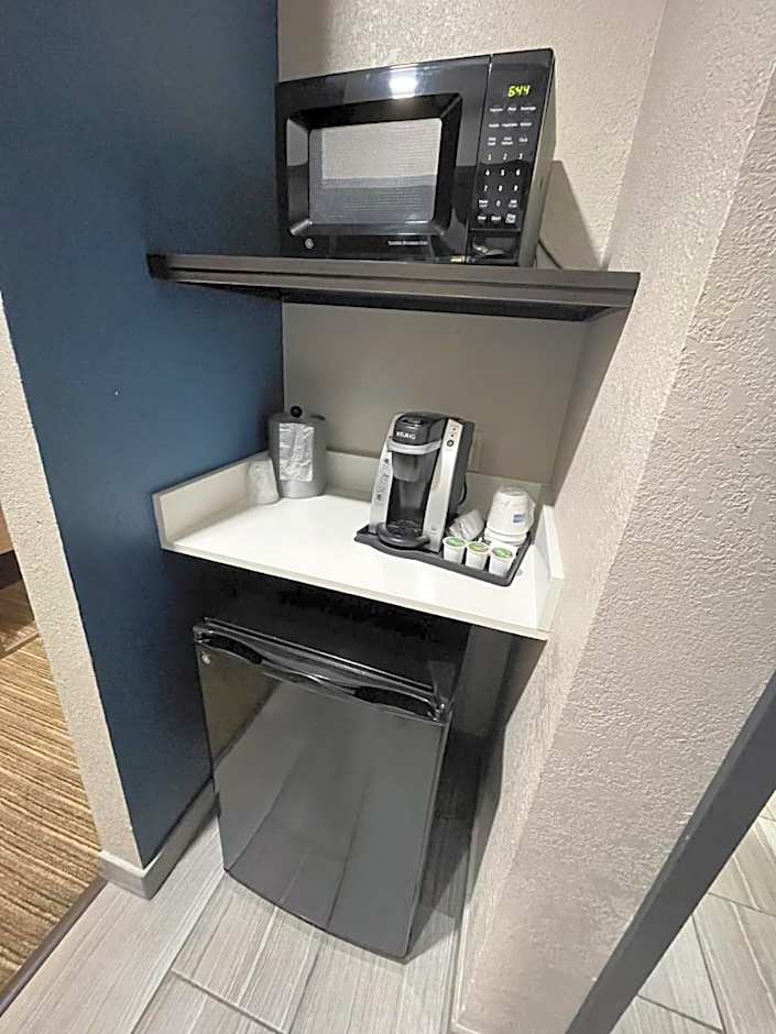 Holiday Inn Express Hotel and Suites Ada By IHG