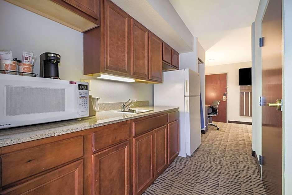 Clarion Pointe Charleston - West Ashley