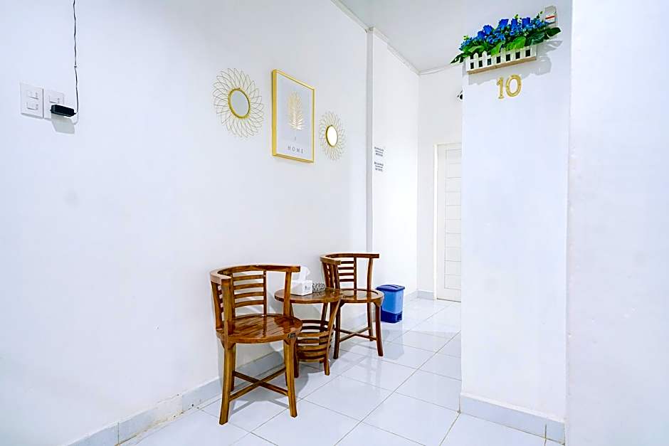 RedDoorz near Pantai Pandan Sibolga