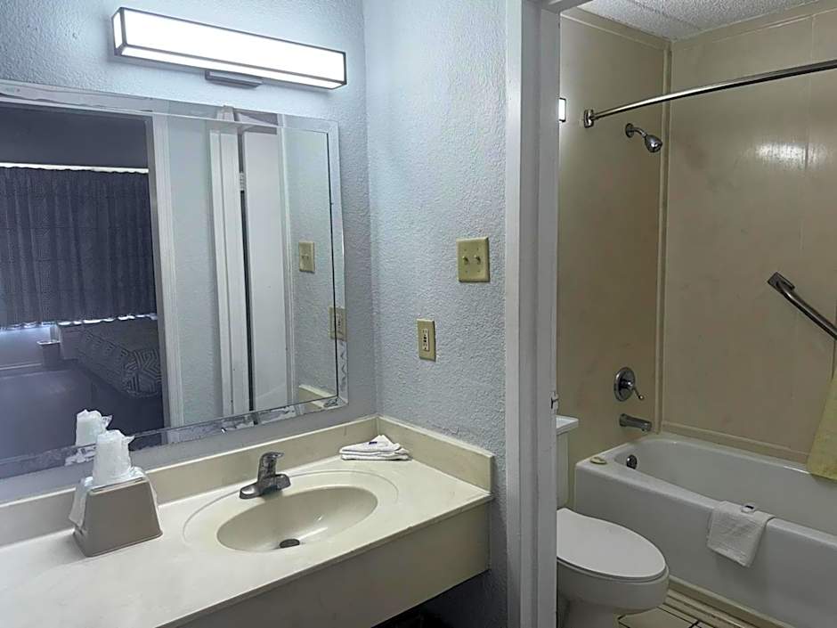 Motel 6-Tifton, GA