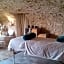 Suite Médiévale 40m2 chambre d' hôte du Mas Fabrègue