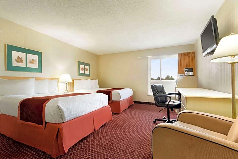 Travelodge by Wyndham Lethbridge