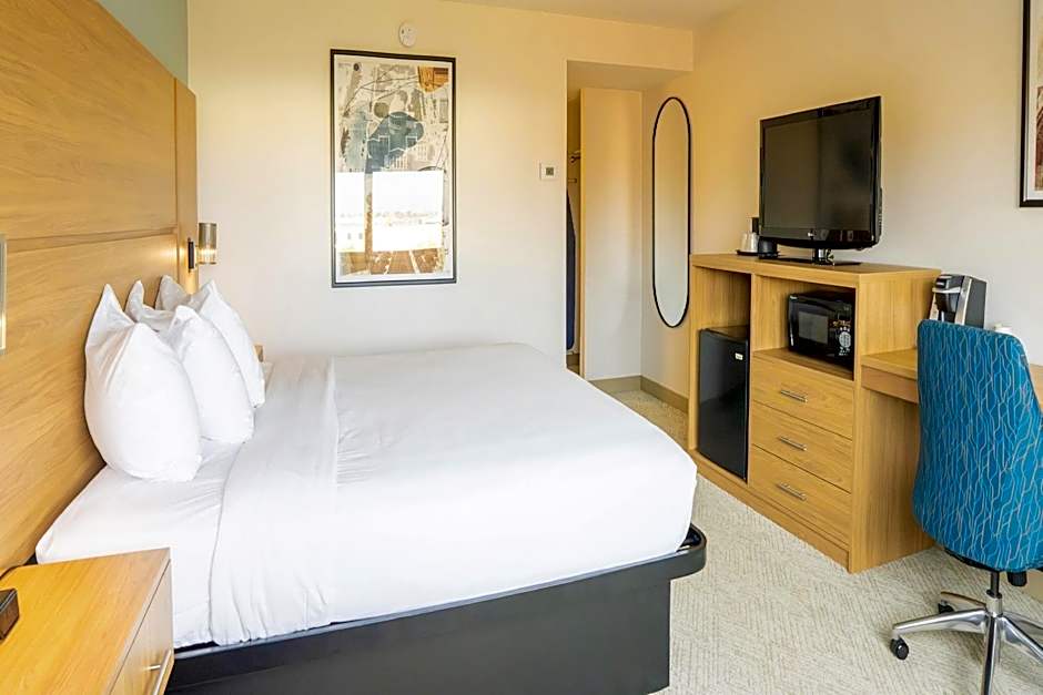 Elimwood Hotel, a Ramada by Wyndham