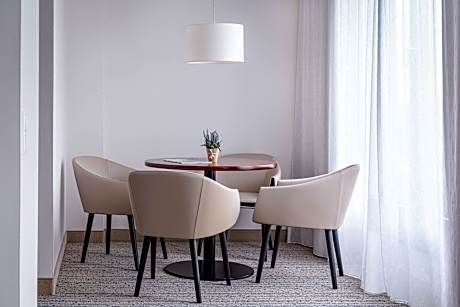 Leo Suite, 1 Bedroom Suite, 1 King, Top floor