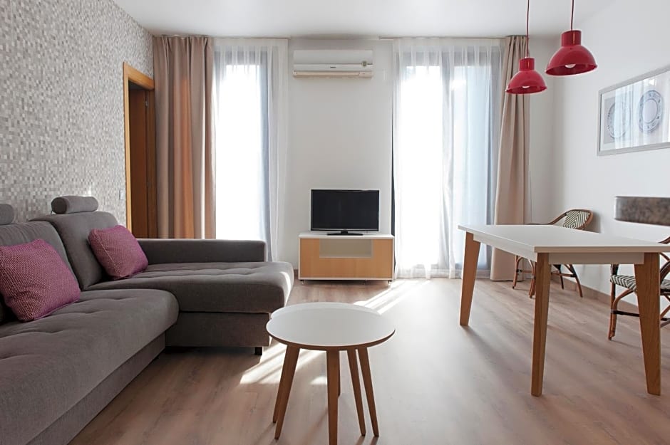 MH Apartments S. Familia