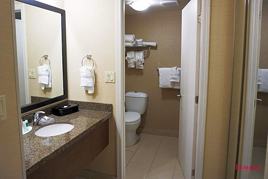 Ramada Hotel & Conference Center by Wyndham Kelowna