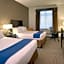 Holiday Inn Express & Suites Overland Park By IHG