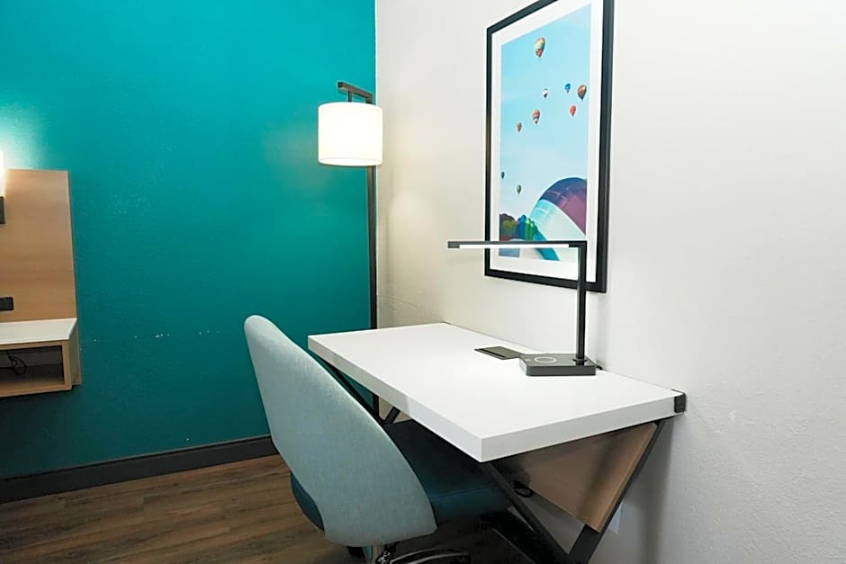 La Quinta Inn & Suites by Wyndham Albuquerque Airport