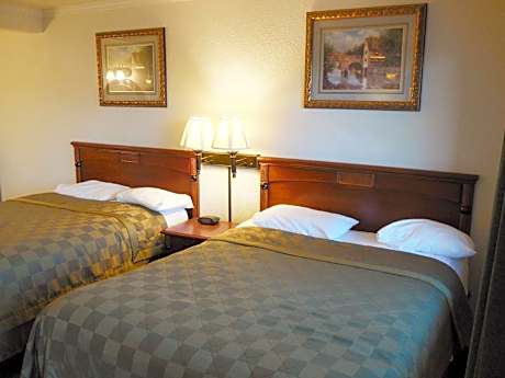 2 Queen Beds Non-Smoking
