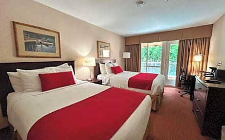 2 Double Beds Non-Smoking Balcony Park View Refrigerator Wi-Fi Continental Breakfast