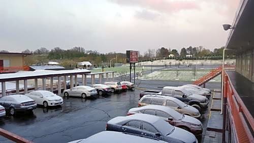 Red Carpet Inn - Blacksburg