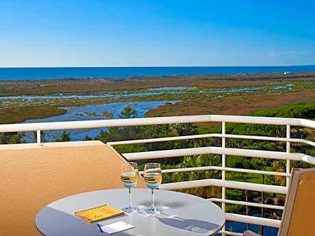Double or Twin Room with Sea View