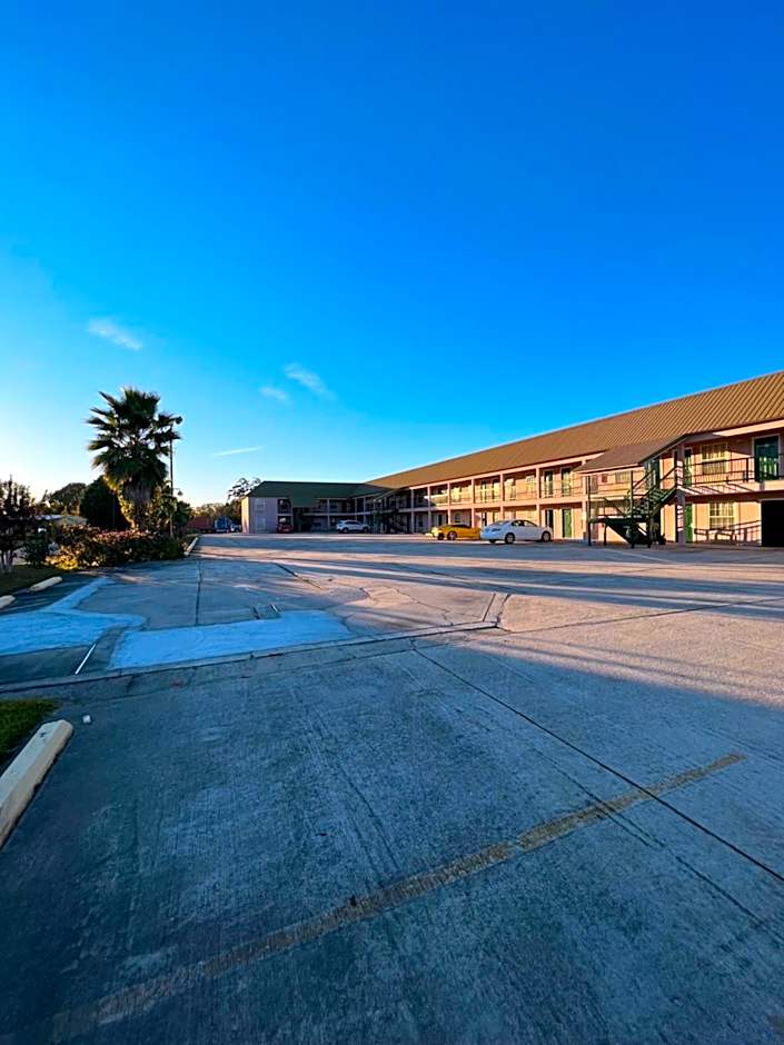 Garden Inn & Suites