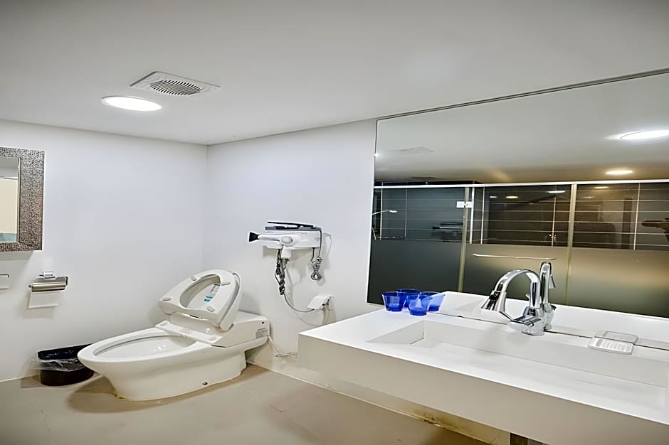 Crest72 Hotel