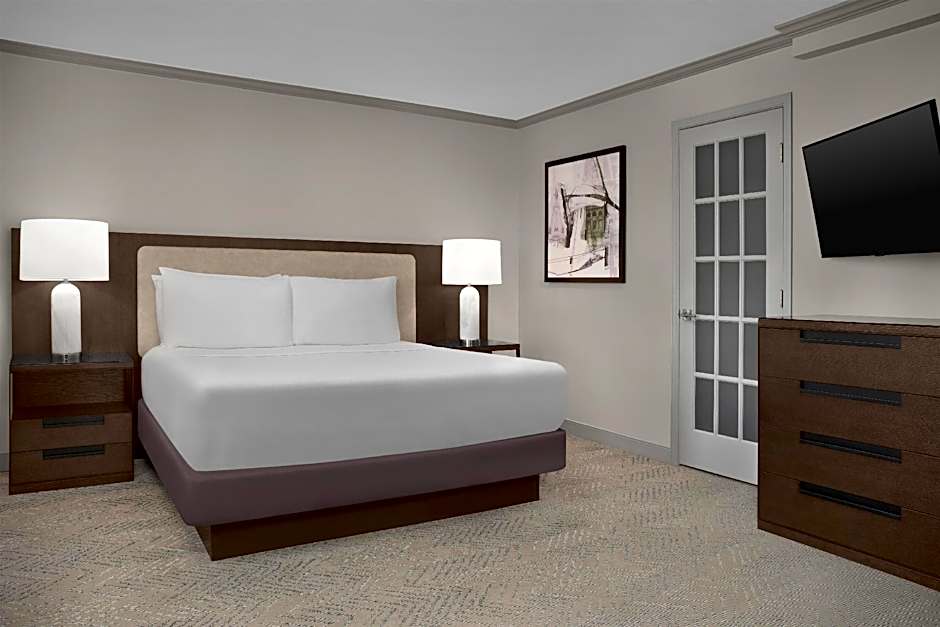 Photo 1 of 7 of 1 King Bed Suite, Corner