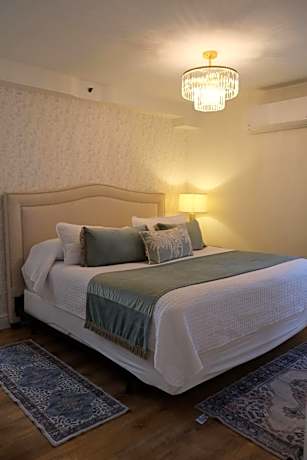 Apartment Suite, Jetted Tub (Pet Friendly)