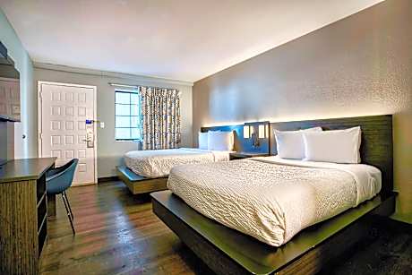 2 Full Beds | ADA/Tub