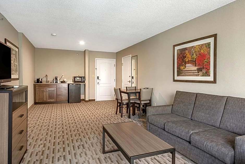 Riverview Inn & Suites, an Ascend Collection Hotel