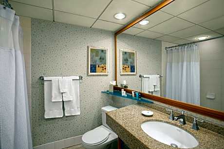 1 Queen Premium Refrigerator High Floor