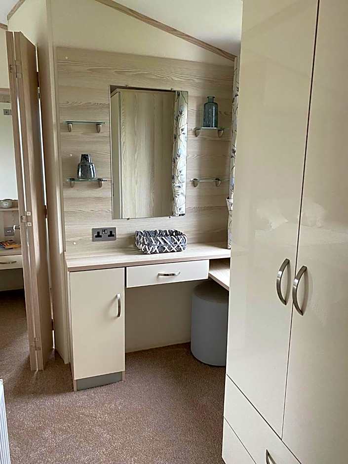 Heron 41, Scratby - California Cliffs, Parkdean, sleeps 6, pet friendly, bed linen and towels included - close to the beach