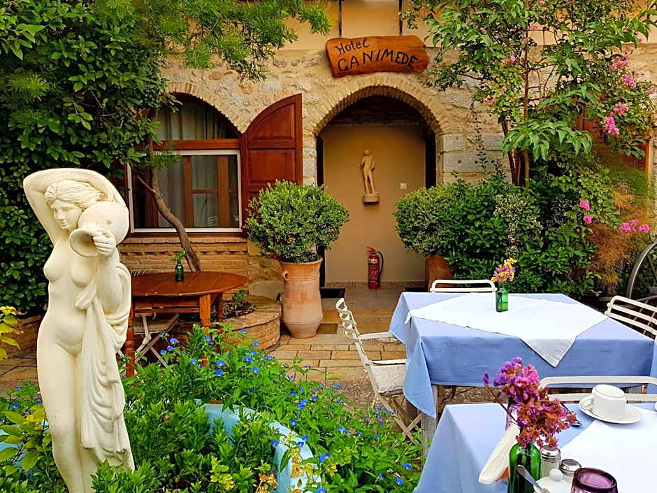 Ganimede Hotel, Galaxidi