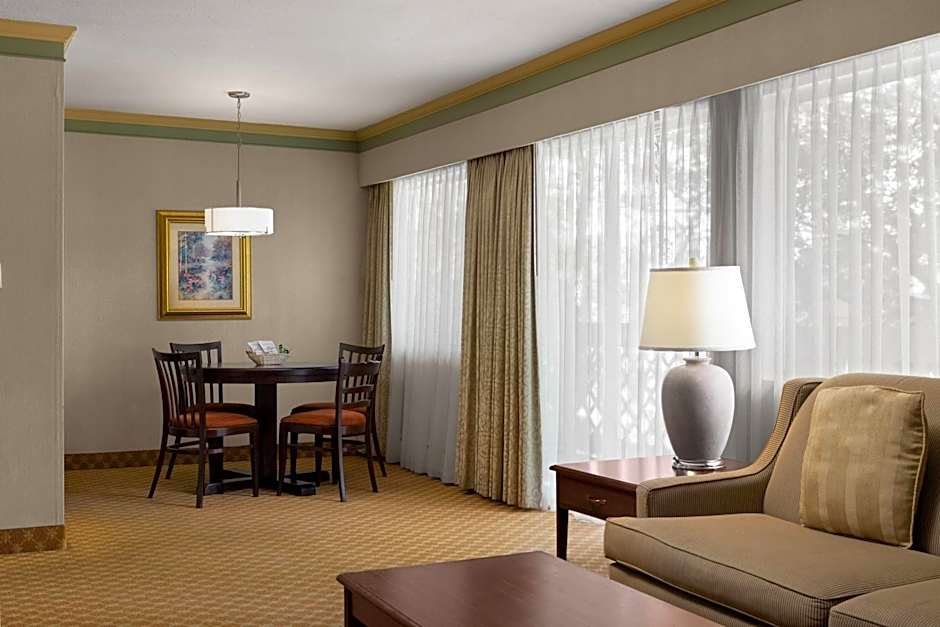 Royal Scot Hotel & Suites, Trademark Collection by Wyndham