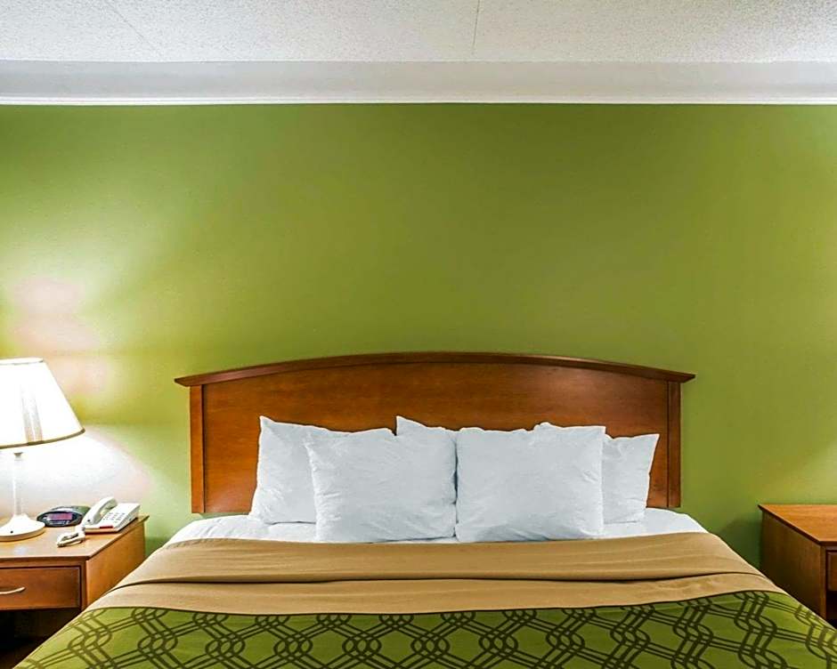 Econo Lodge North