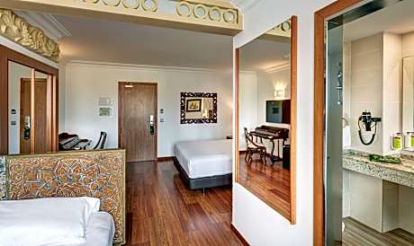 TRIPLE SUPERIOR 2 BEDS 3 ADULTS