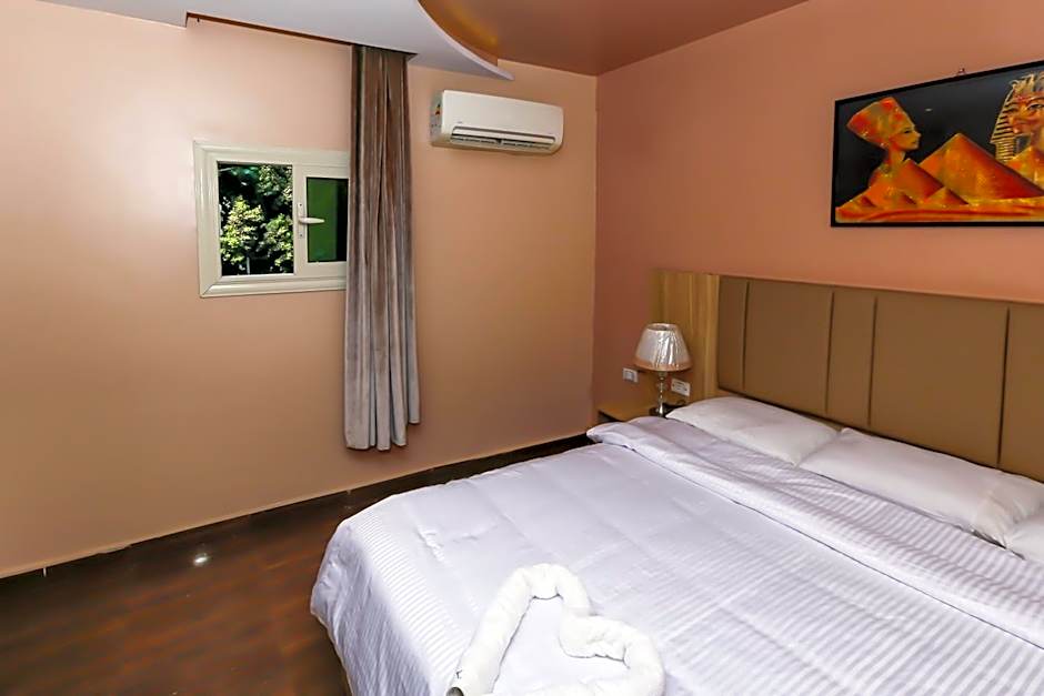 Pyramids Express View Hotel