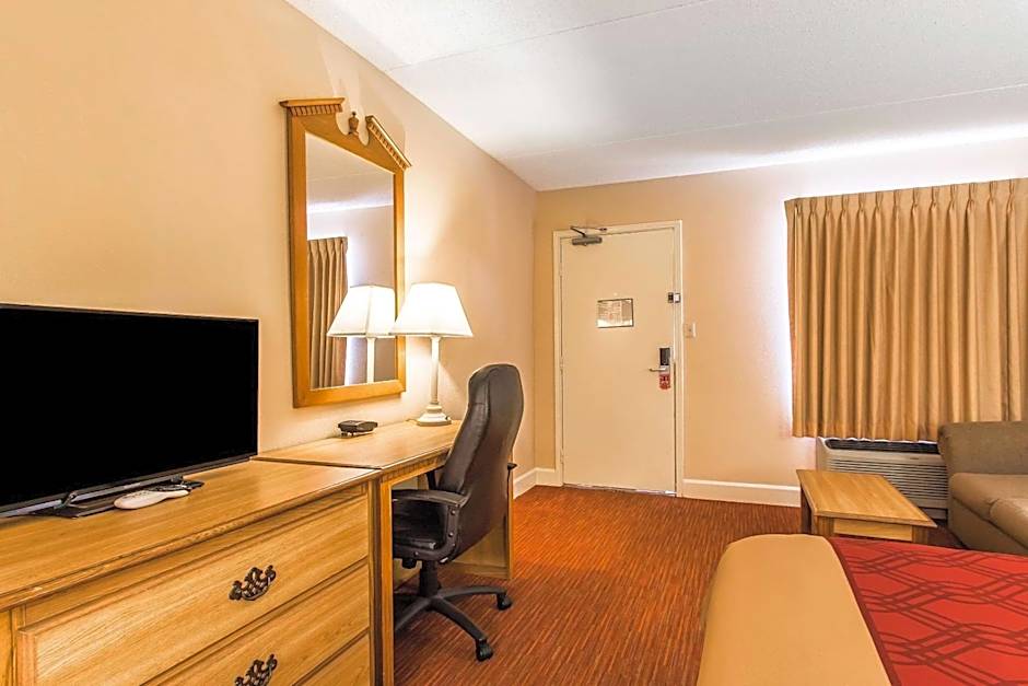 Econo Lodge Inn & Suites Huntsville University Area