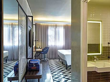 Superior Apartment with One Queen Bed