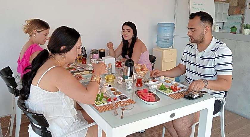 WB WEEKEND HOTEL AND SUITES