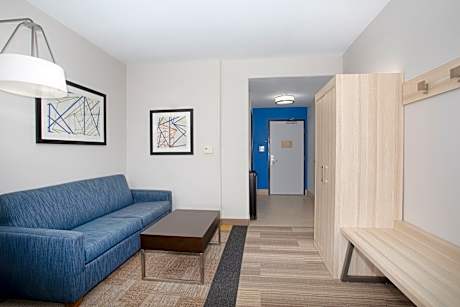 1 King Suite Communications Accessible